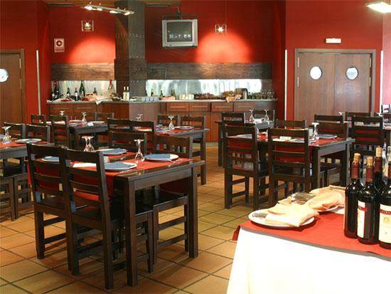 Hotel Silvota Lugo de Llanera Restaurang bild