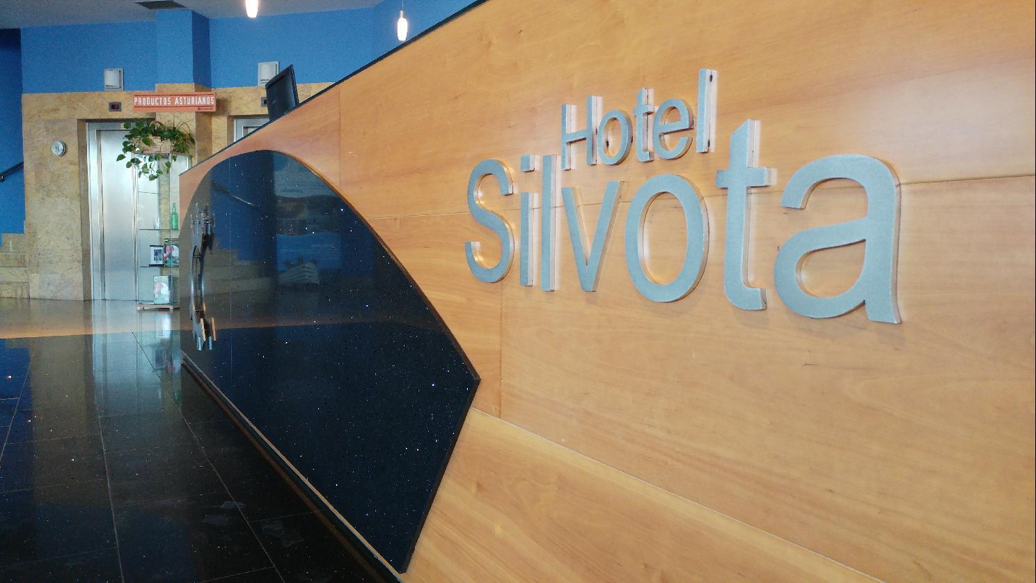 Hotel Silvota Lugo de Llanera Exteriör bild